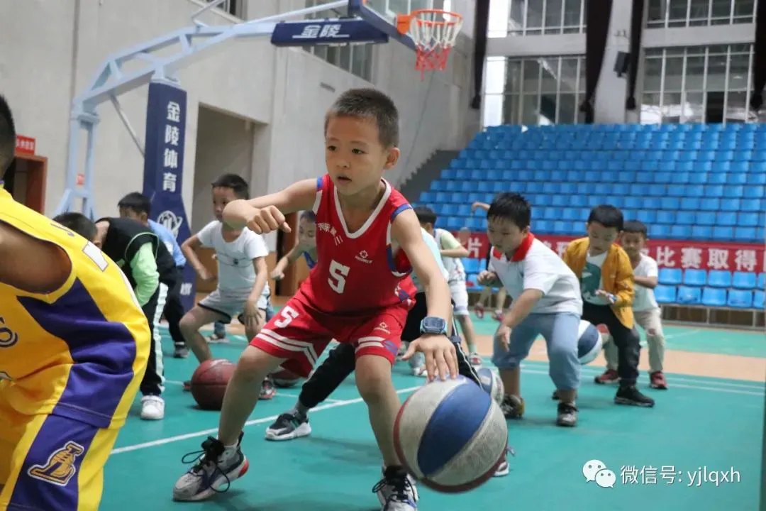 篮球防守训练中如何提高体能和耐力_1
